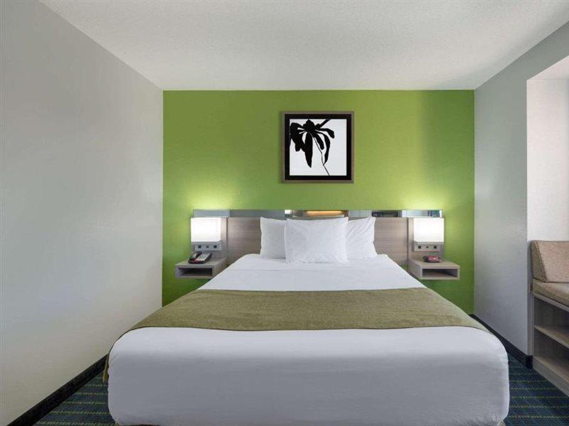 Microtel Inn By Wyndham Lake Norman Cornelius Exteriör bild