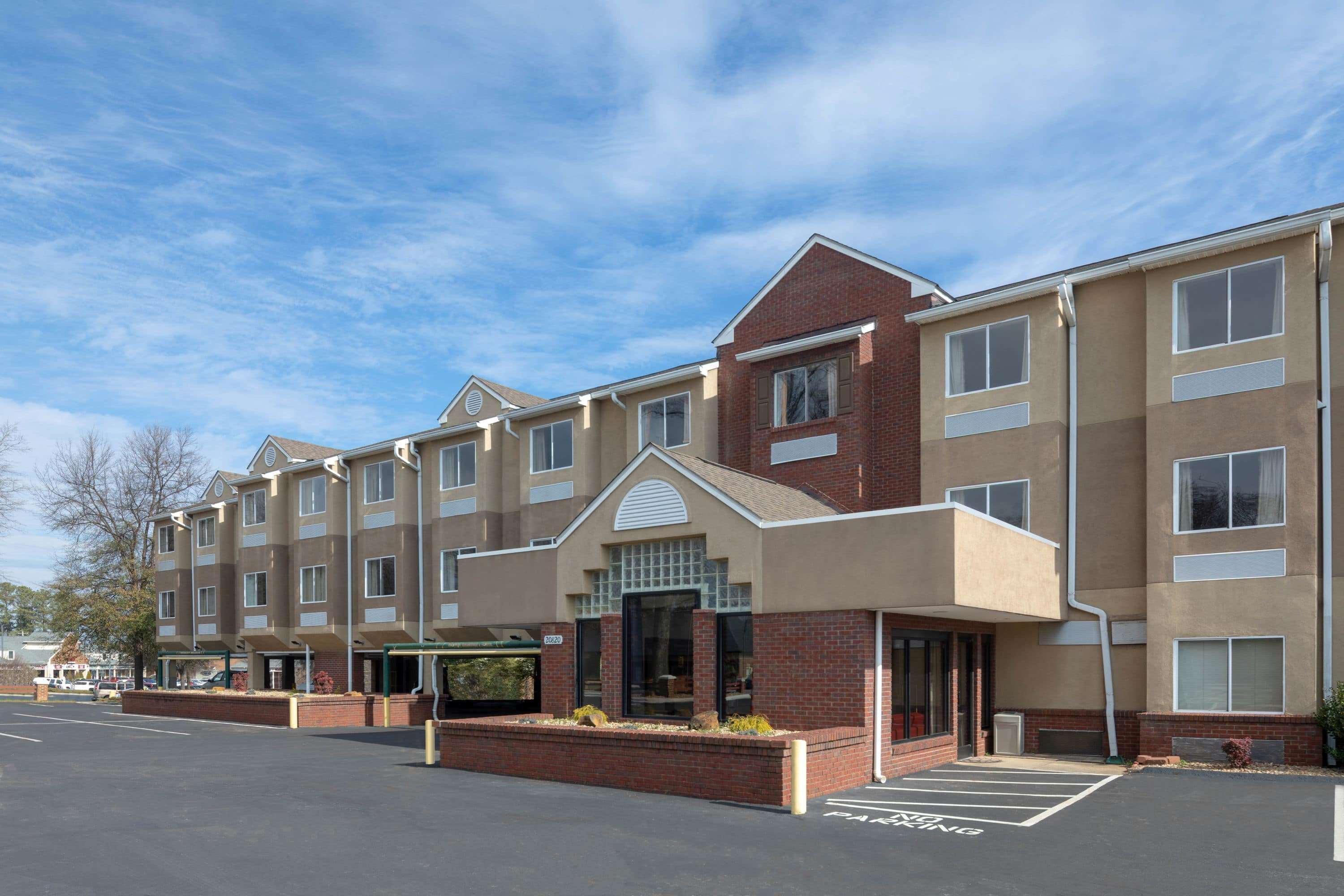 Microtel Inn By Wyndham Lake Norman Cornelius Exteriör bild