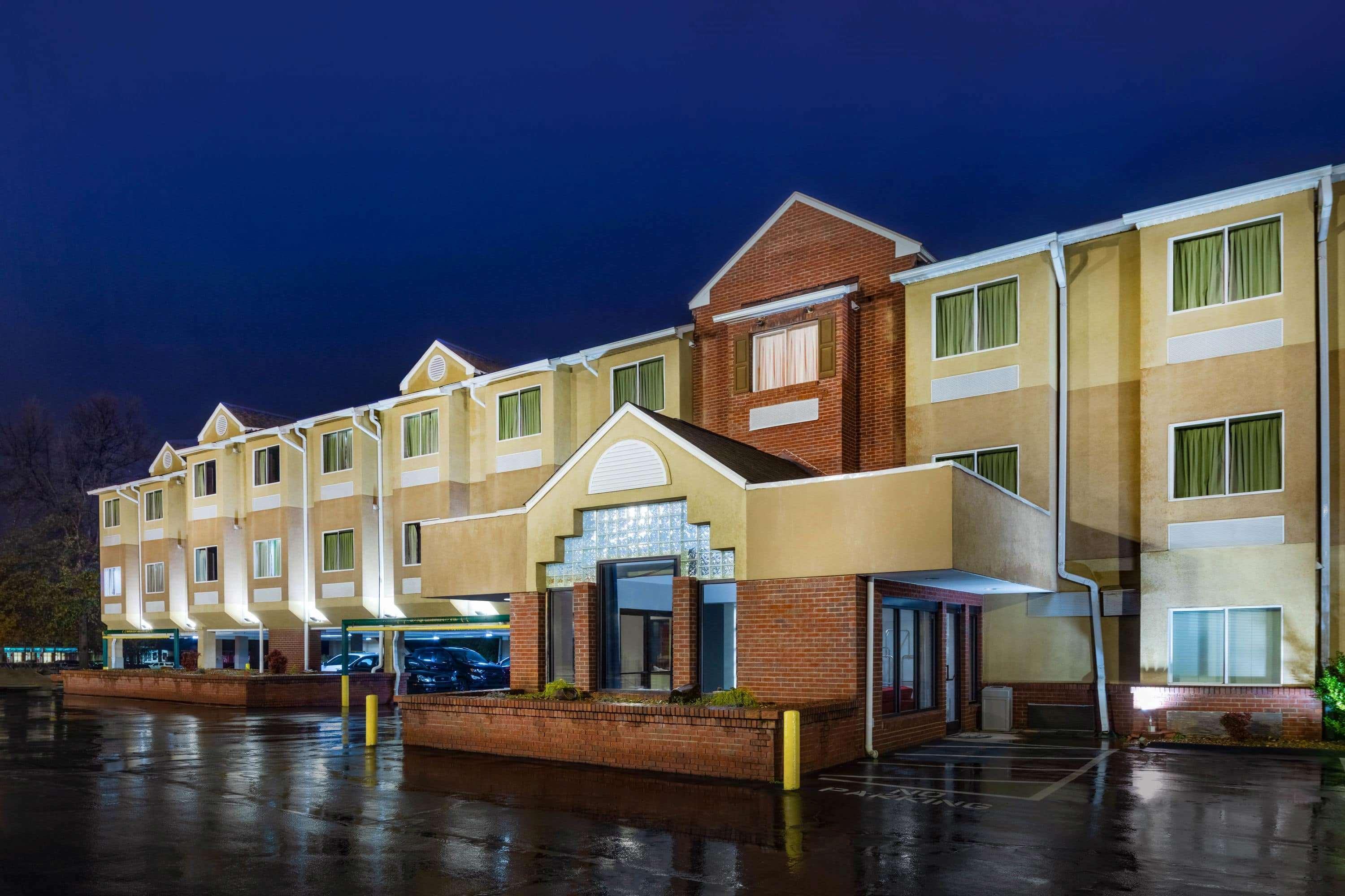 Microtel Inn By Wyndham Lake Norman Cornelius Exteriör bild