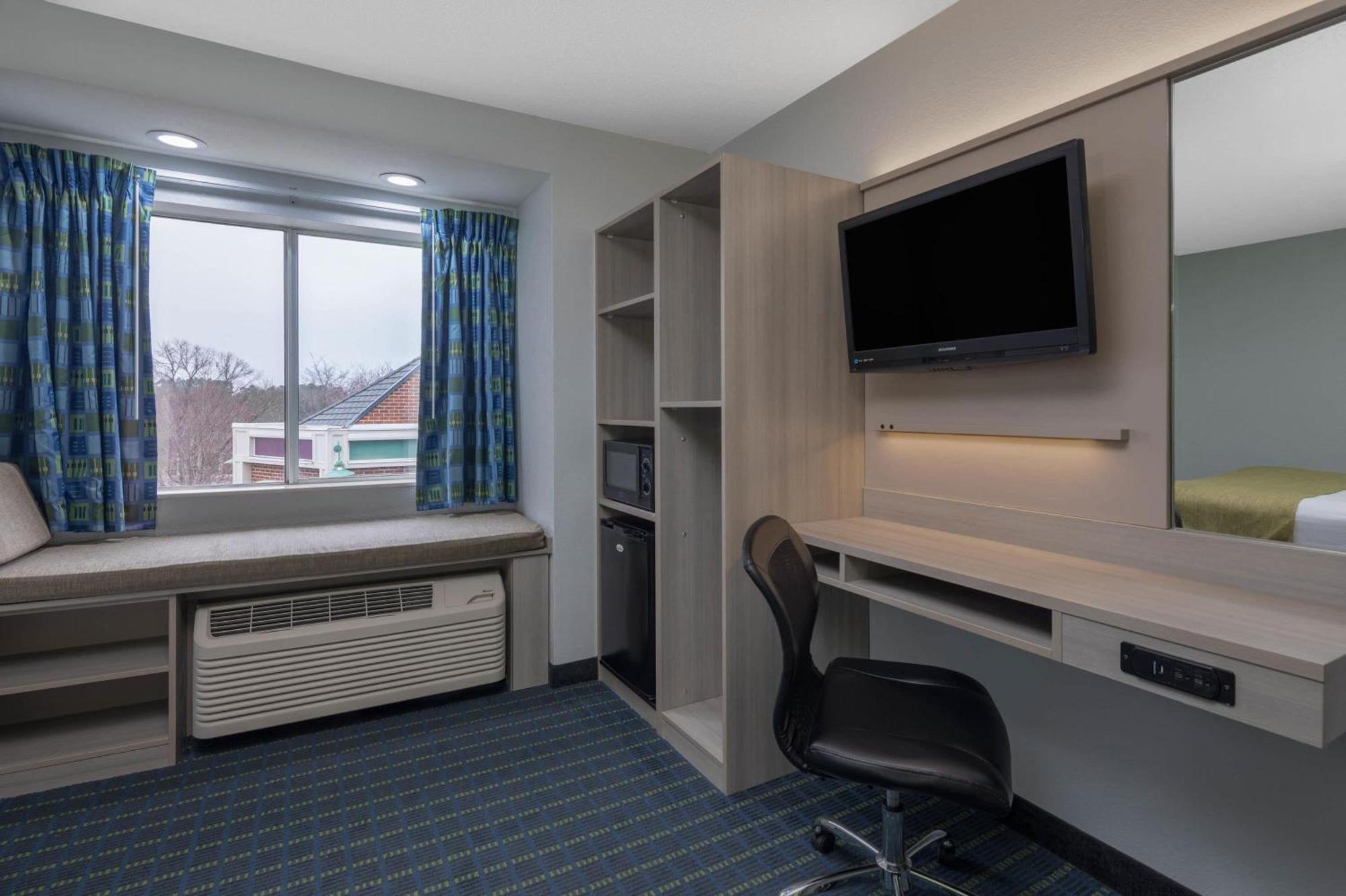 Microtel Inn By Wyndham Lake Norman Cornelius Exteriör bild