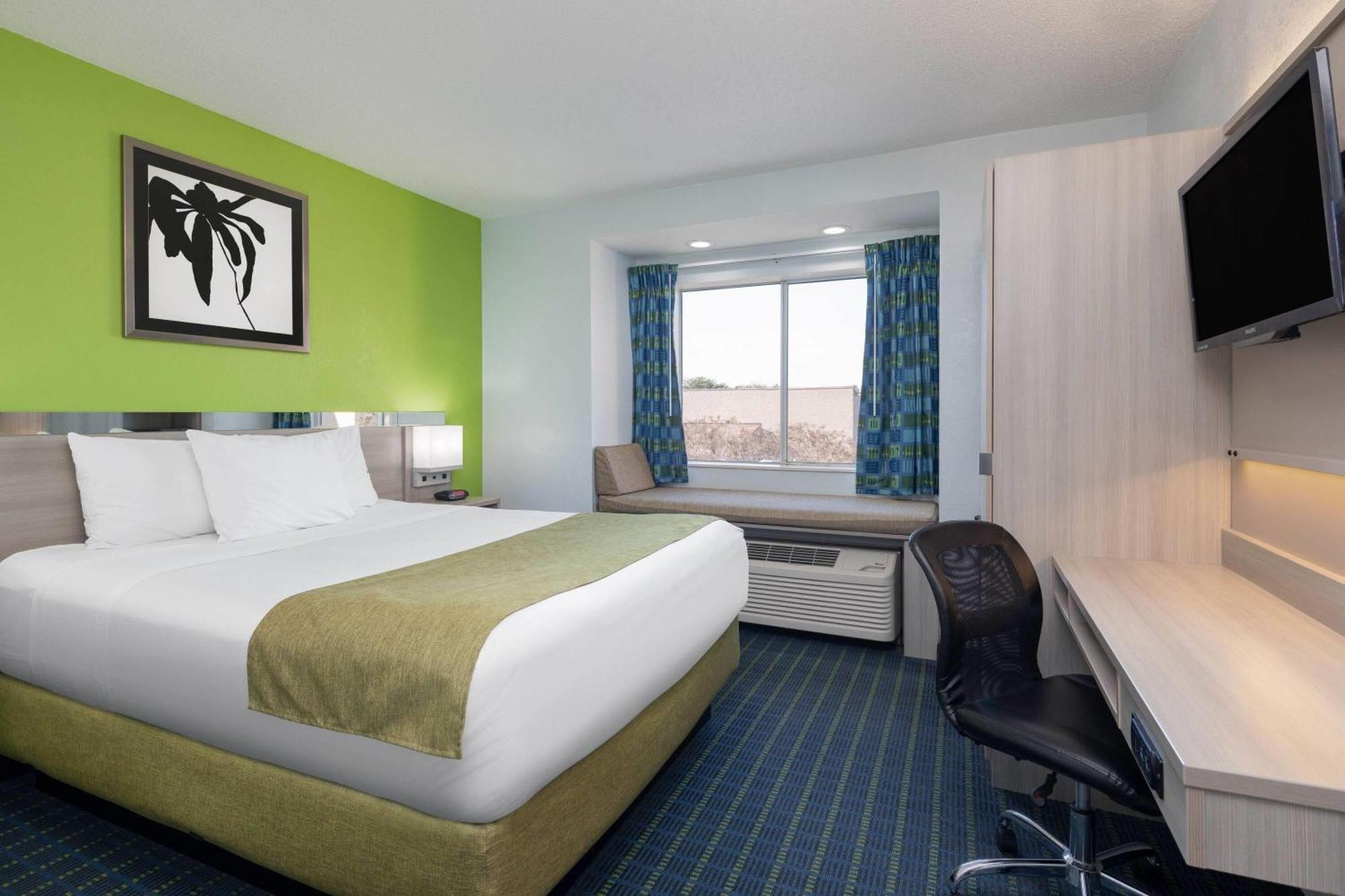 Microtel Inn By Wyndham Lake Norman Cornelius Exteriör bild
